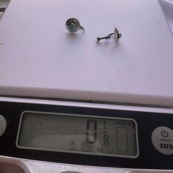 Vintage Sterling silver and Turquoise NATIVE AMERICAN sterling screw earrings - Picture 5 of 6